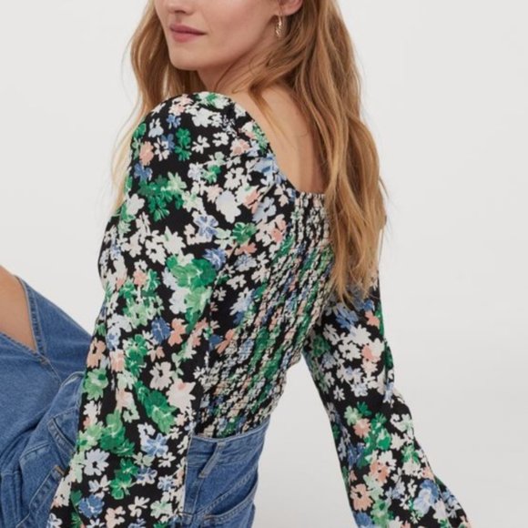 H&M “Puff-sleeved Blouse” - Picture 2 of 6